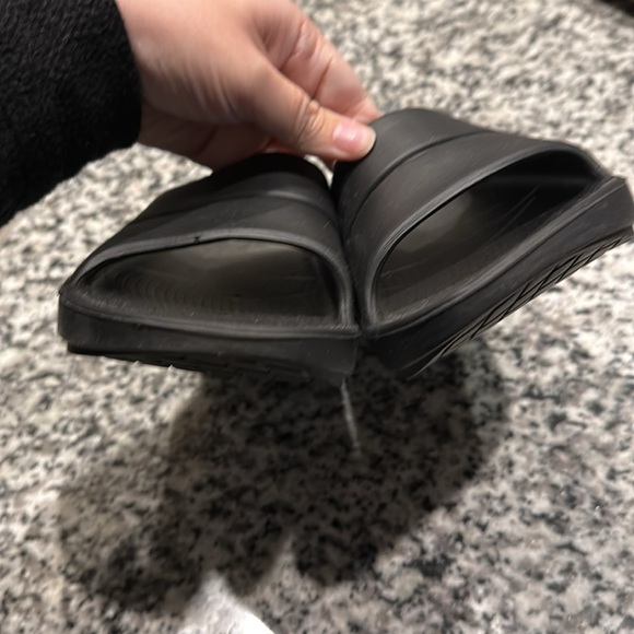 Oofos Ooahh Black Recovery Comfort
Sport Slide Sandals Shoes Women’s sz 7 - Picture 6 of 8